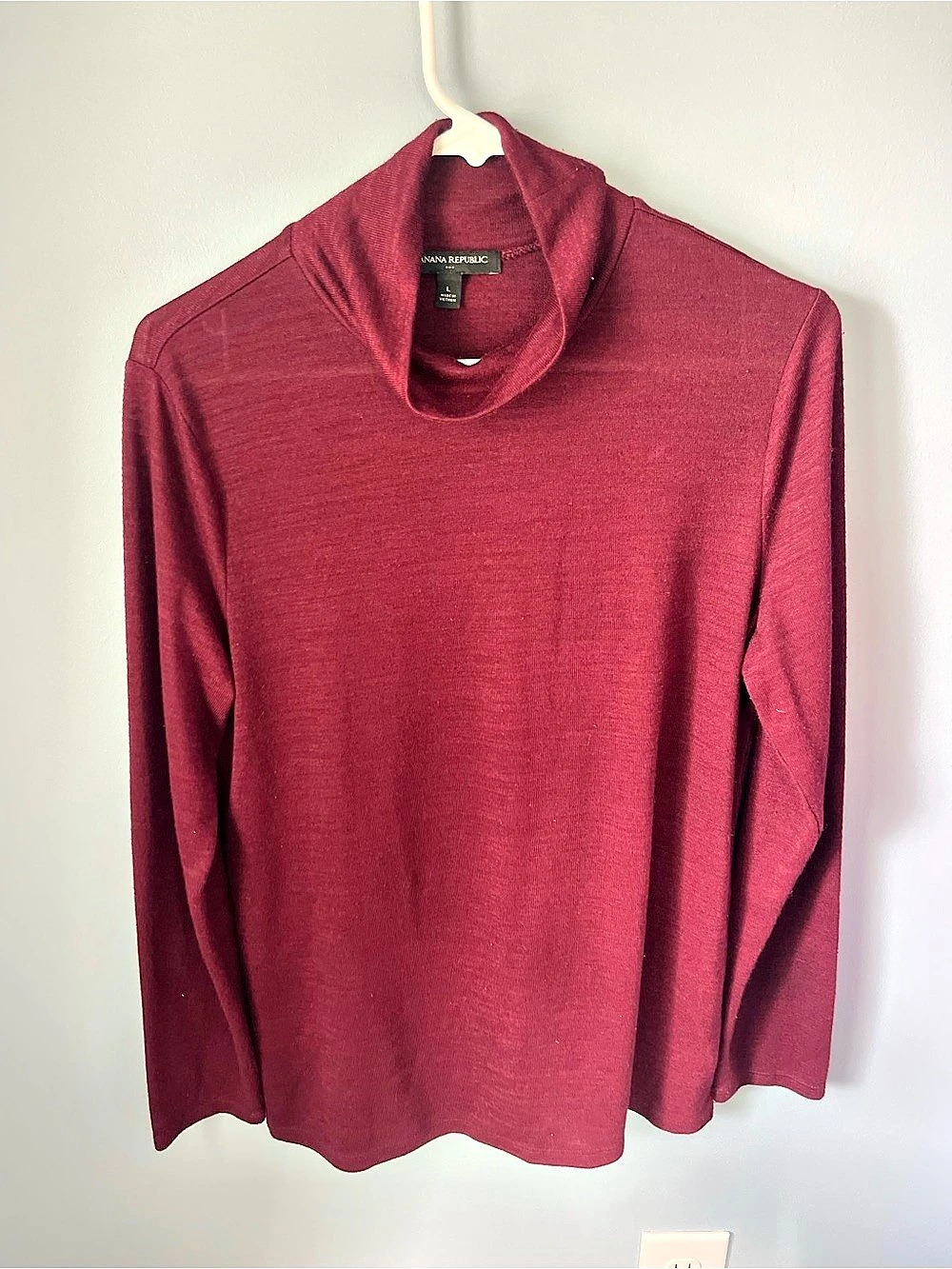 Banana Republic Cowl Neck Top in Red Size Large Like New